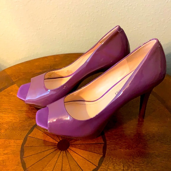 Gianni Bini Purple Pumps - Picture 1 of 1